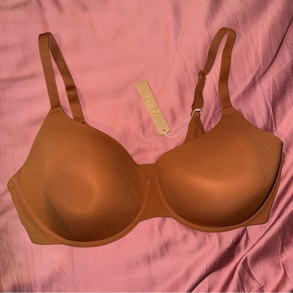 SKIMS Fits Everybody T-Shirt Bra - Picture 2 of 9